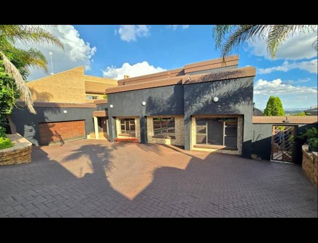8 BEDROOM HOUSE FOR SALE IN BASSONIA